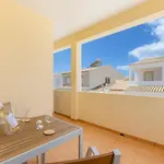 Spacious - Walk To & Center Vila Lagos