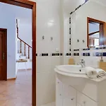 Spacious - Walk To & Center Lagos