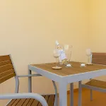 Spacious - Walk To & Center Lagos