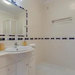 Spacious - Walk To & Center Vila *