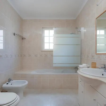 Spacious - Walk To & Center ヴィラ