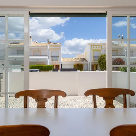 Spacious - Walk To & Center Villa Lagos