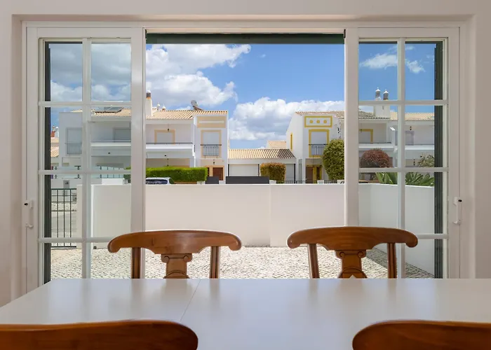 Spacious - Walk To & Center Villa Lagos