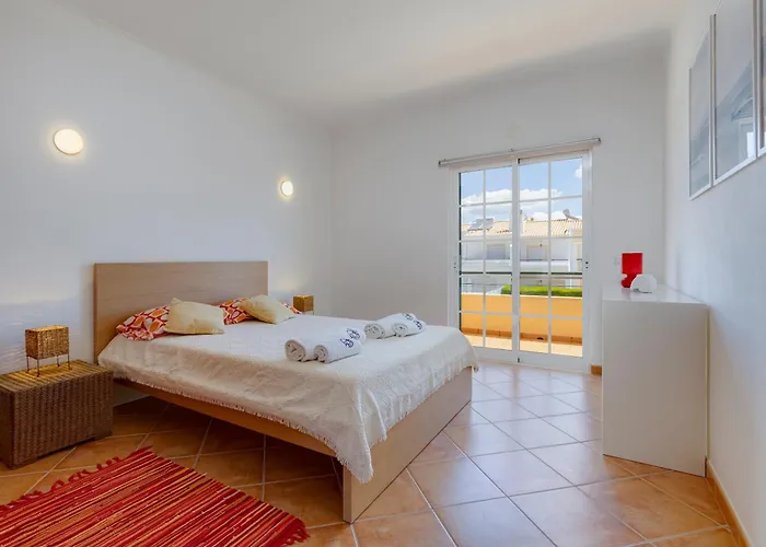 Villa Spacious - Walk To & Center Lagos