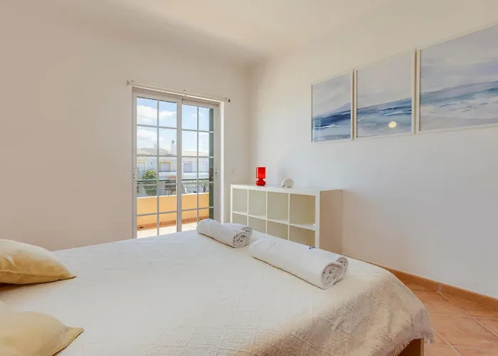 Villa Spacious - Walk To & Center Lagos
