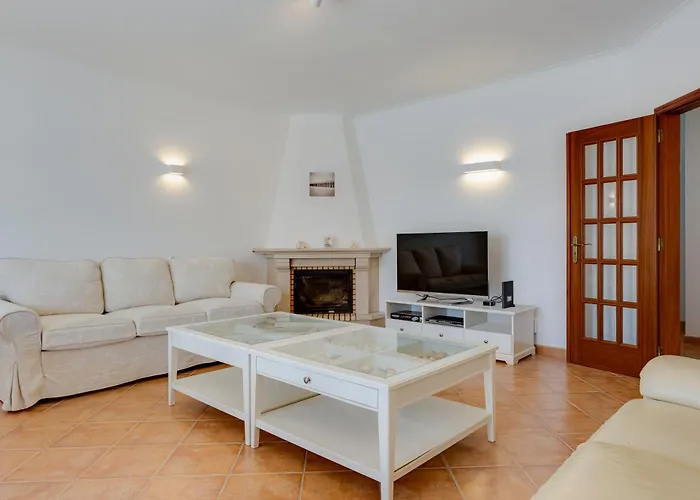 Villa Spacious - Walk To & Center