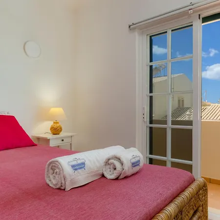 Spacious - Walk To & Center Villa *