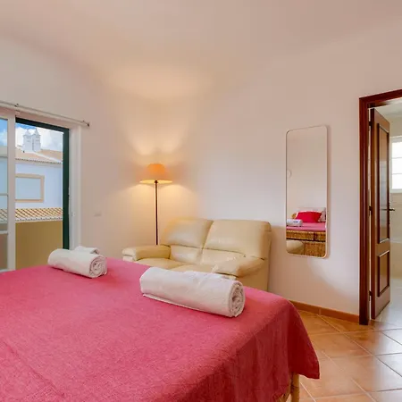 Villa Spacious - Walk To & Center Lagos