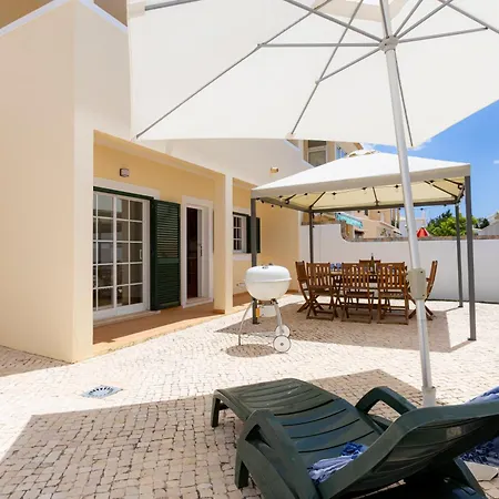 Villa Spacious - Walk To & Center