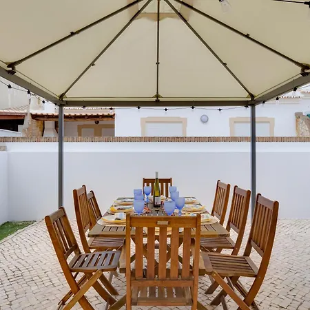 Spacious - Walk To & Center Villa *