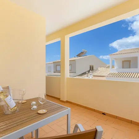 Spacious - Walk To & Center Villa Lagos