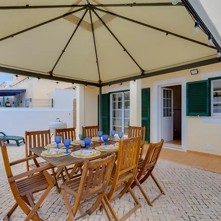 Spacious - Walk To & Center Villa Lagos