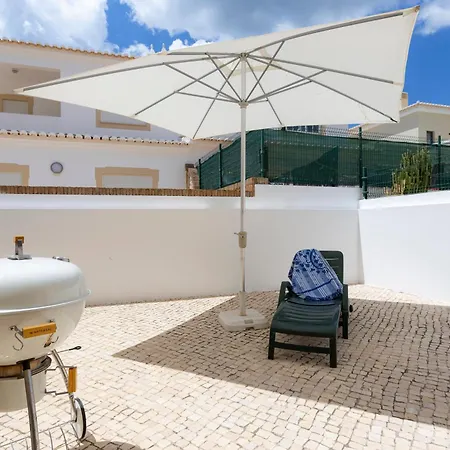 Spacious - Walk To & Center Villa