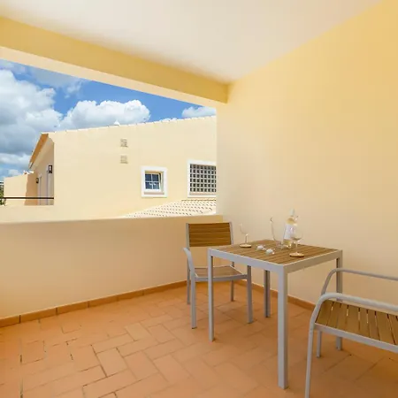 Spacious - Walk To & Center Villa *