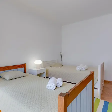 Villa Spacious - Walk To & Center