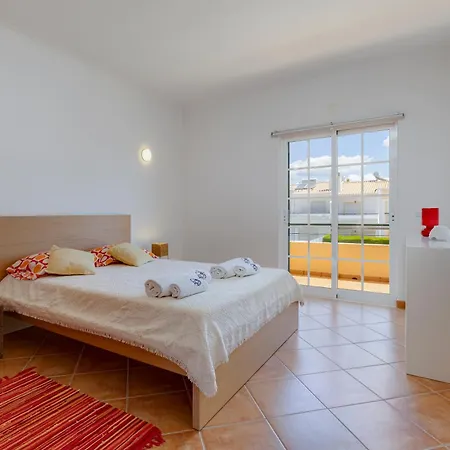 Villa Spacious - Walk To & Center Lagos