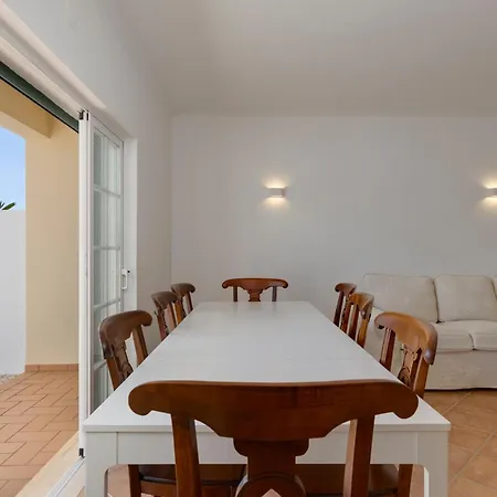 Villa Spacious - Walk To & Center