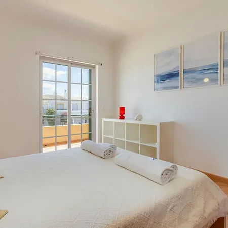 Villa Spacious - Walk To & Center Lagos