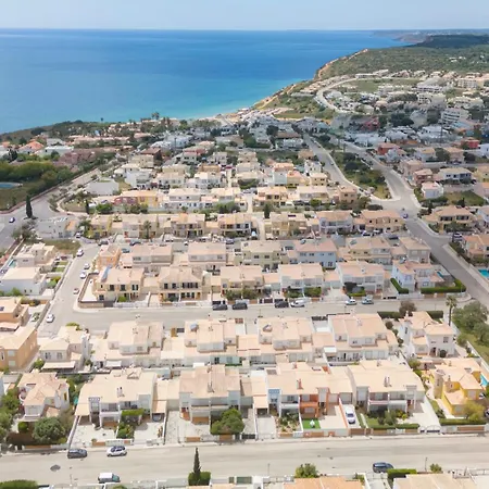 Spacious - Walk To & Center Villa Lagos