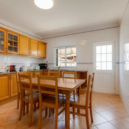 Spacious - Walk To & Center וילה *