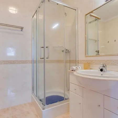 וילה Spacious - Walk To & Center