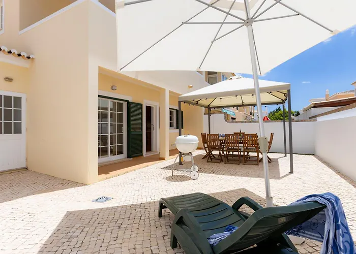 Villa Spacious - Walk To & Center