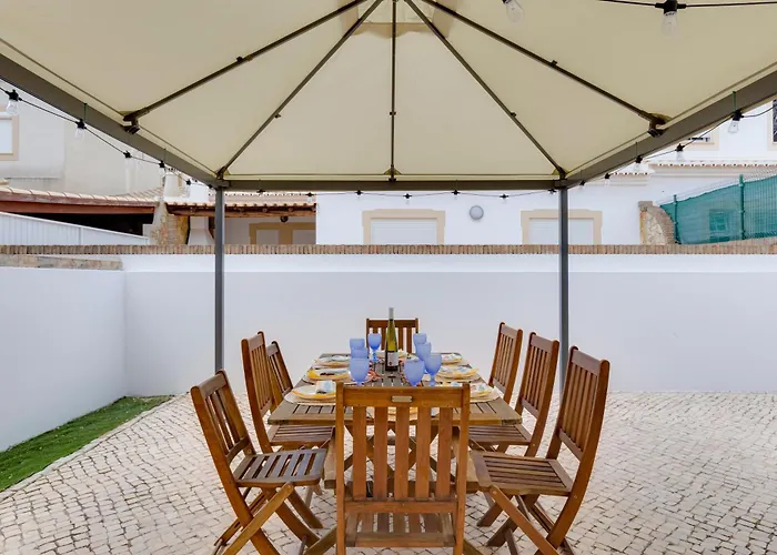 Spacious - Walk To & Center Villa *