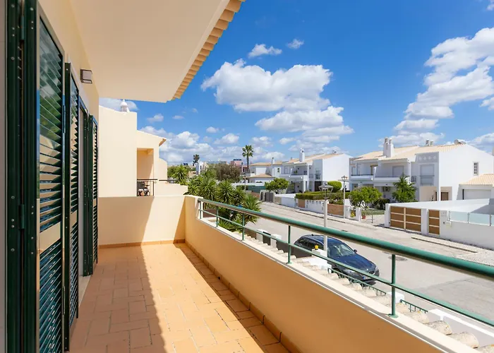 Spacious - Walk To & Center Villa Lagos